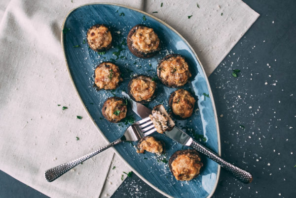 Mit Käse gefüllte Champignons