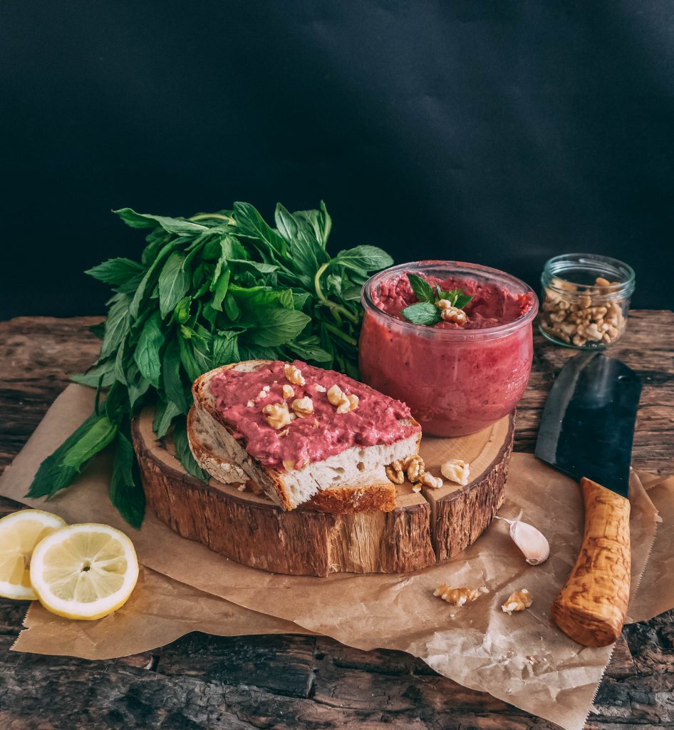 Rote-Bete-Frischkäse für rotes Superfood Brot