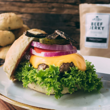 Burger mit Beef Jerky – Grizzly Style